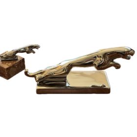   Jaguar orrdísz nagyméretű asztali dísz 33 cm hosszú Leaping Cat szobor modell vitrinbe Car Logo Statue