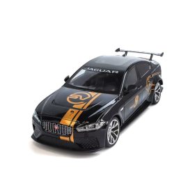 Jaguar XE SV Project 8 nagy 1:18 modell fekete